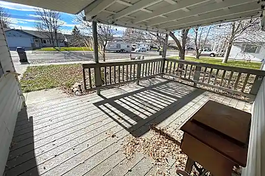 1109 Cardinal Dr Photo 2
