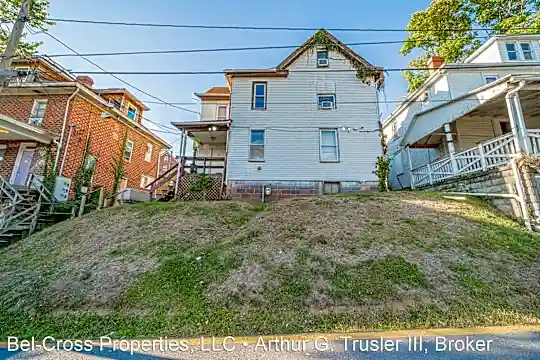 725 Naomi St Photo 1