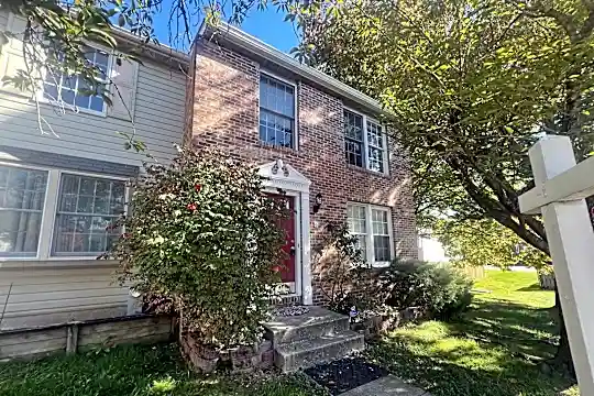 9 Hunt Cup Cir Photo 2
