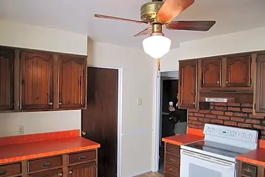 119 E Graham Ave Photo 2
