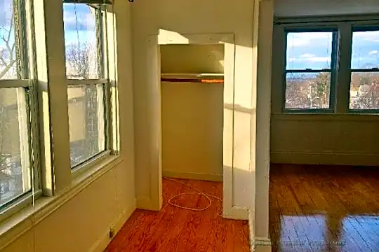 107 Lincoln Ave Photo 2