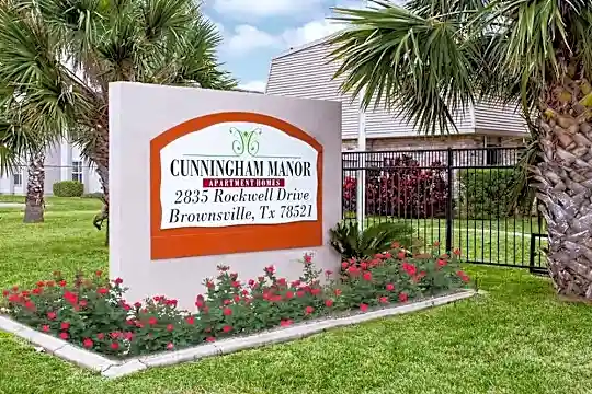 Cunningham Manor Apts Photo 1