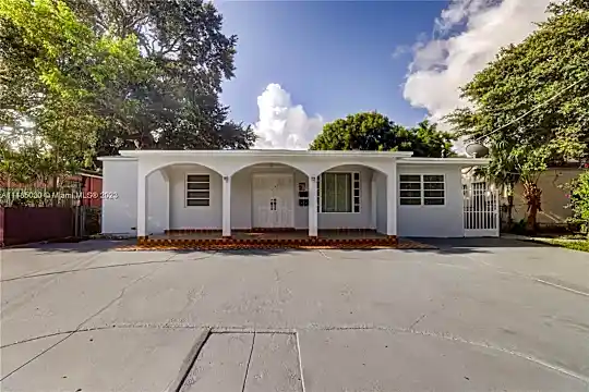 6410 SW 2nd St #A Photo 1