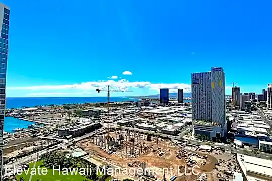 987 Queen St Photo 2
