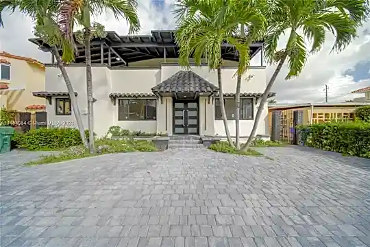 1721 SW 11th Terrace #1 Photo 2