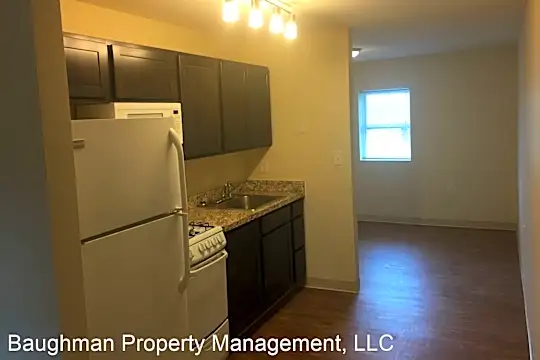 817 W High St Photo 2