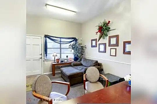 1600 Jones Dr Photo 2