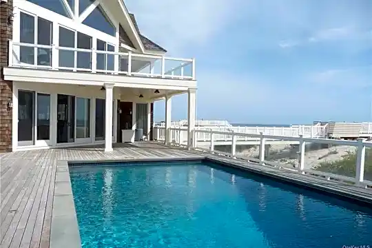 743 Dune Rd Photo 2