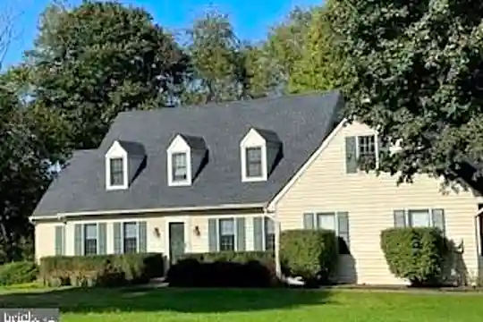 111 Fernwood Rd Photo 2