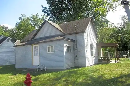 202 E Coal St Photo 2