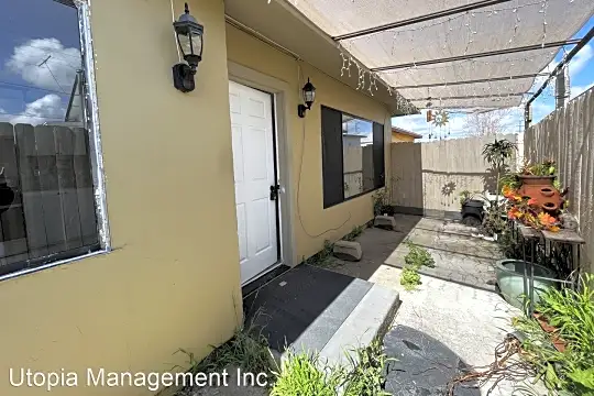 2085 Franklin Ave Photo 1