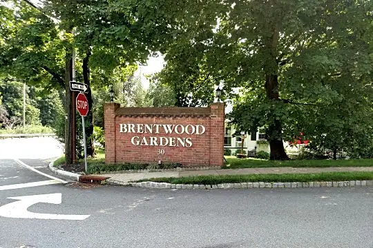 Brentwood Gardens Photo 2