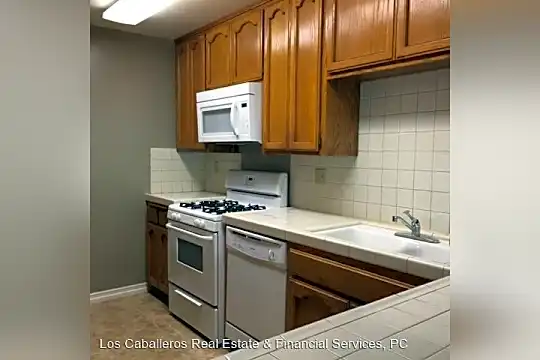 17200 Newhope St Photo 2
