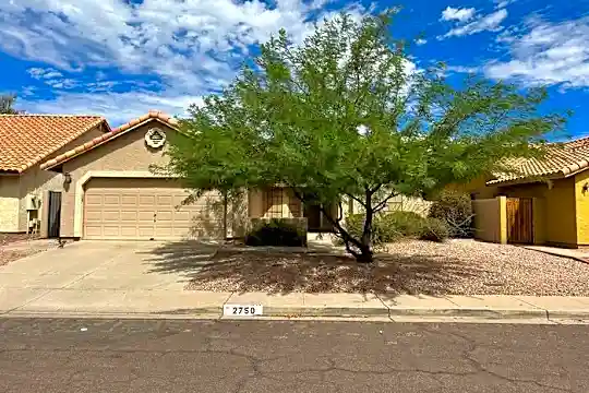 2750 E Rockledge Rd Photo 2