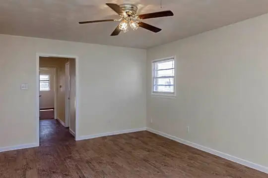 3221 33rd St Photo 2