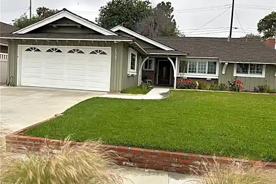 16761 Greenview Ln Photo 1