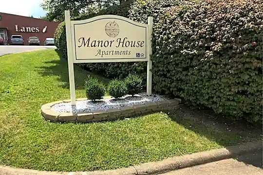 Manor House Apartments Photo 2