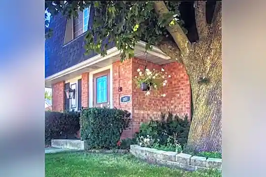 201 N Chicago Ave Photo 2