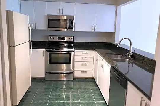 5600 Waterman Blvd Photo 2