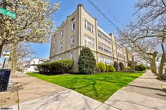 1 S Bartram Ave Photo 2