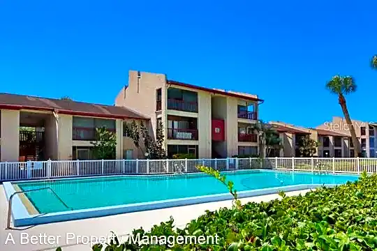 3824 N Lake Dr Photo 2