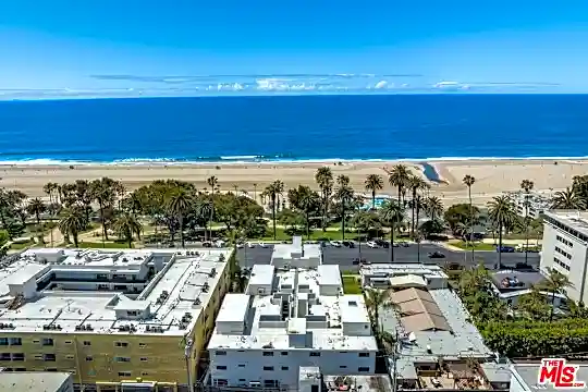 833 Ocean Ave #304 Photo 2