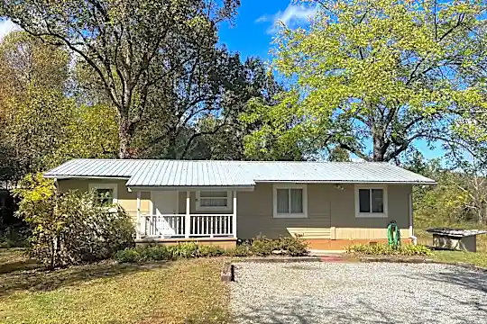 676 Poplar Ln Photo 1