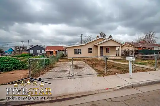 3609 L St Photo 1