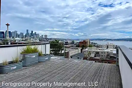321 W Olympic Pl Photo 1