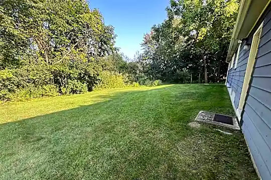 8 Hampshire Rd Photo 2