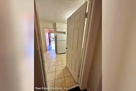 509 Lorenz Blvd Photo 2