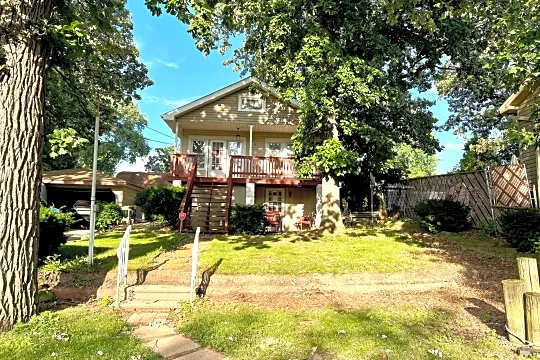 16131 Forest Ave Photo 2
