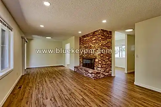 7510 NW 9th Ave Photo 2