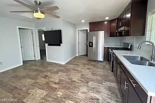 12651 Willowood Ave Photo 2