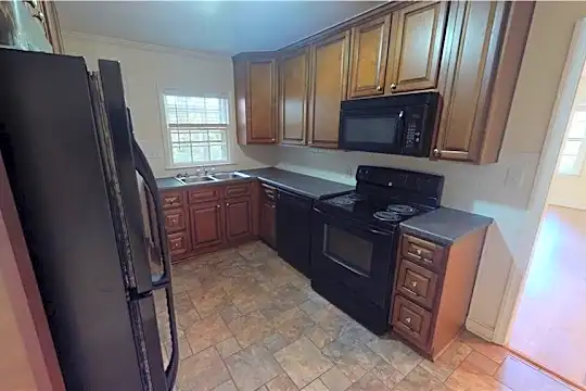 1307 Brookwood Dr Photo 2