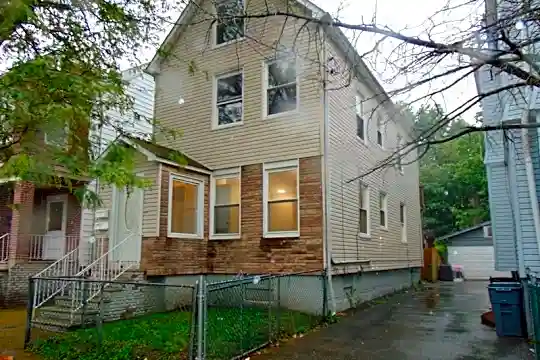 389 Myrtle Ave #1 Photo 2