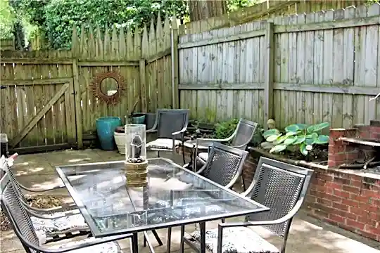 746 Durant Pl NE Photo 1