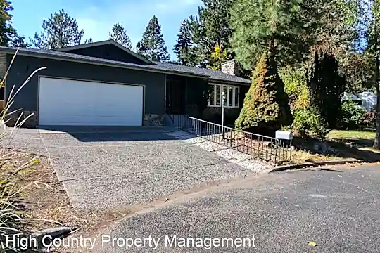 1639 NE Edgecliff Circle Photo 2