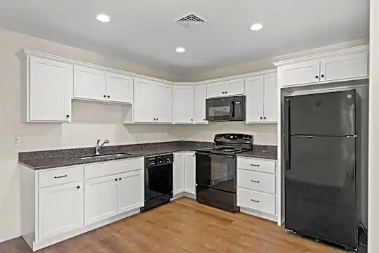 113 Saratoga Ave Photo 2