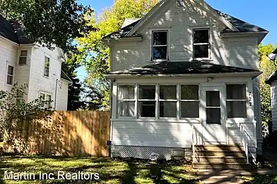722 W 2nd St Photo 1