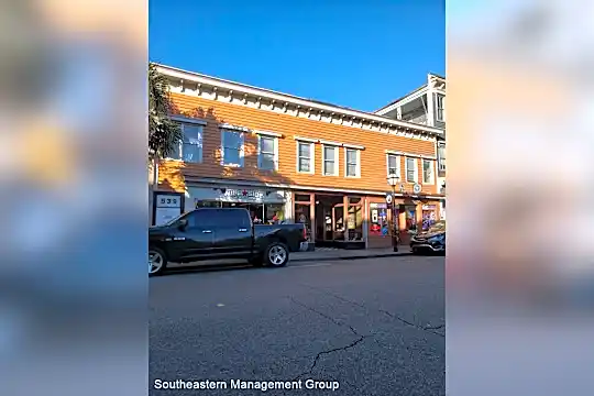 539 King St Photo 1