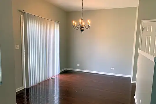 901 Elizabeth Dr Photo 2