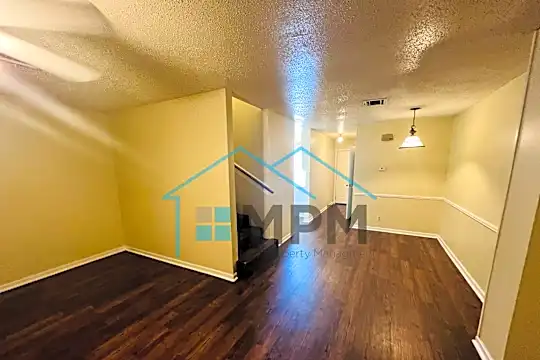 68 Colonial Dr Photo 2