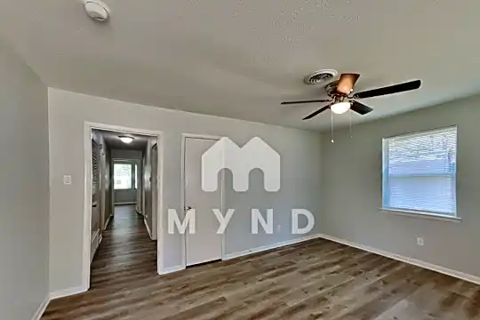 4255 Larson Lane Photo 2
