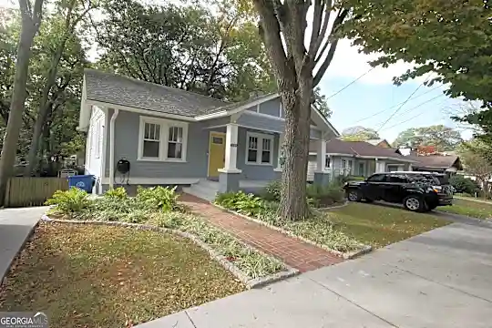 1095 Boulevard Dr SE Photo 2