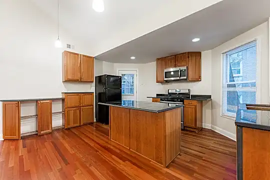 2017 W Harrison St Photo 1