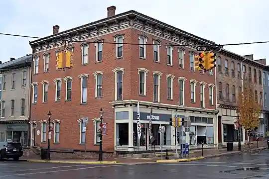 105 W Bishop St Photo 1