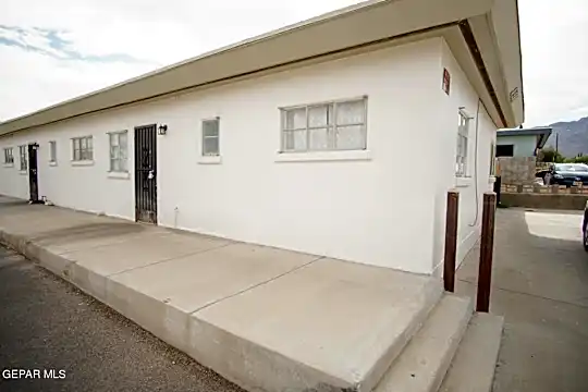 3916 Pierce Ave Photo 1
