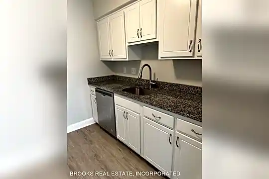 1381 Ventura Way Photo 2