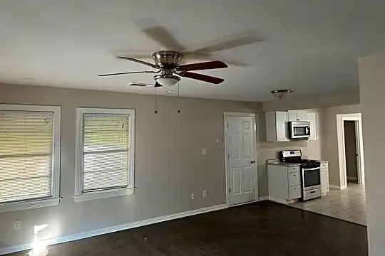 4439 Newmore Ave Photo 2